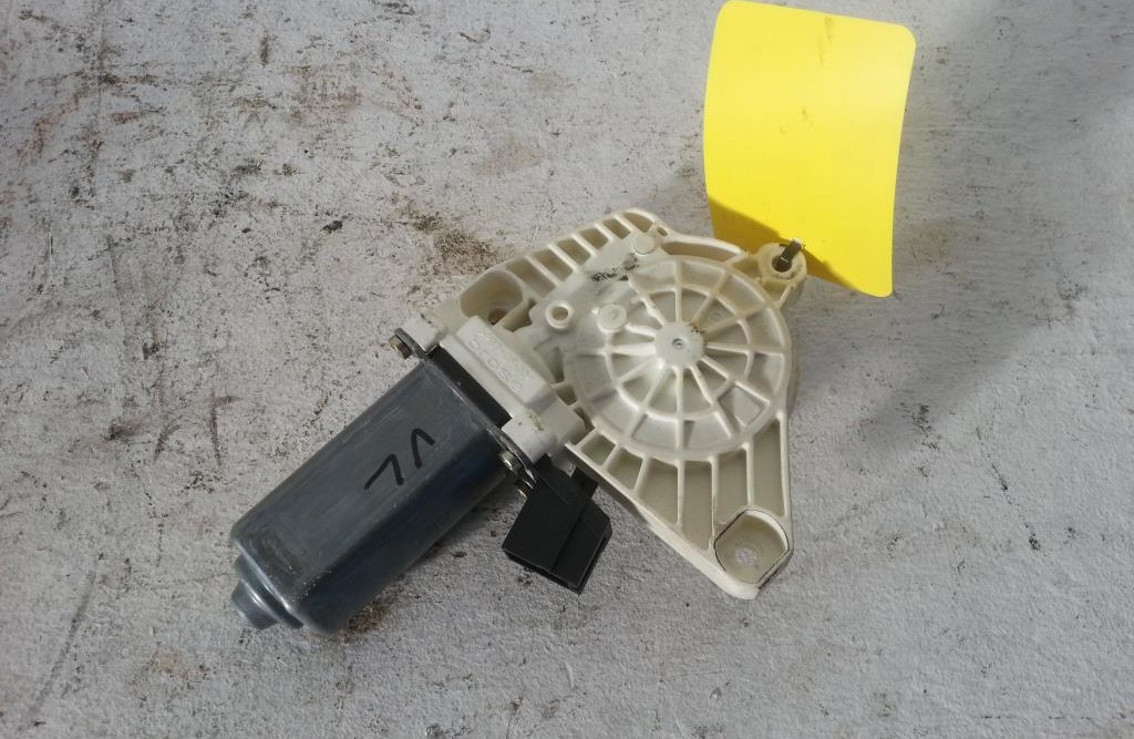 Mercedes A-Klasse W169 Fensterhebermotor vorn links A1698201742